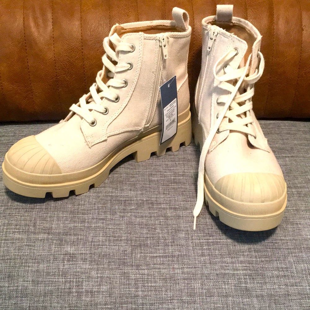 Canvas hiking boot